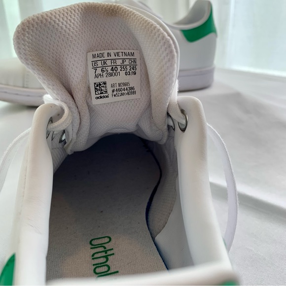adidas Originals unisex Stan Smith Big Kid 7, women’s 8.5/9.* Barely worn. - Picture 9 of 10